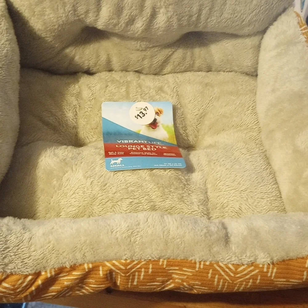 Pet bed faux sheep skin, square design